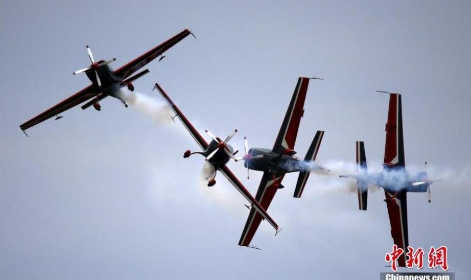 多機(jī)小角度上升轉(zhuǎn)彎、俯沖雙機(jī)間對(duì)頭交叉