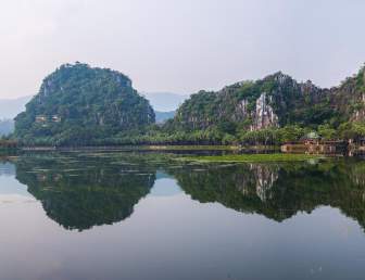 【肇慶美食2天】<肇慶七星巖風(fēng)景區(qū)、北回歸線(xiàn)上翡翠-鼎湖山、白沙龍母廟、古宋城墻+草鞋街、水舞燈光>