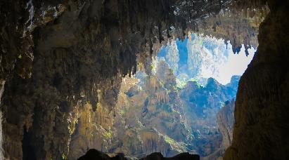 【德巴仙境】<德天跨國(guó)大瀑布、鵝泉、 巴馬長(zhǎng)壽村、百魔天坑、水波天天窗、明仕田園風(fēng)光動(dòng)車(chē)4天全景游>