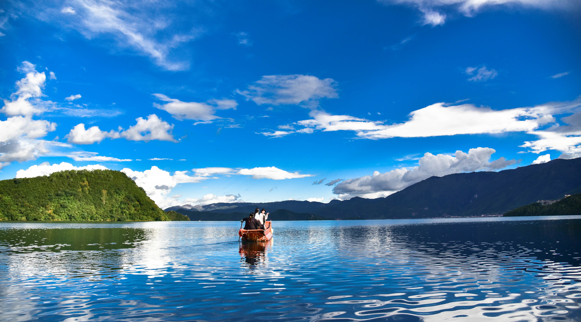 瀘沽湖環(huán)湖游封面圖